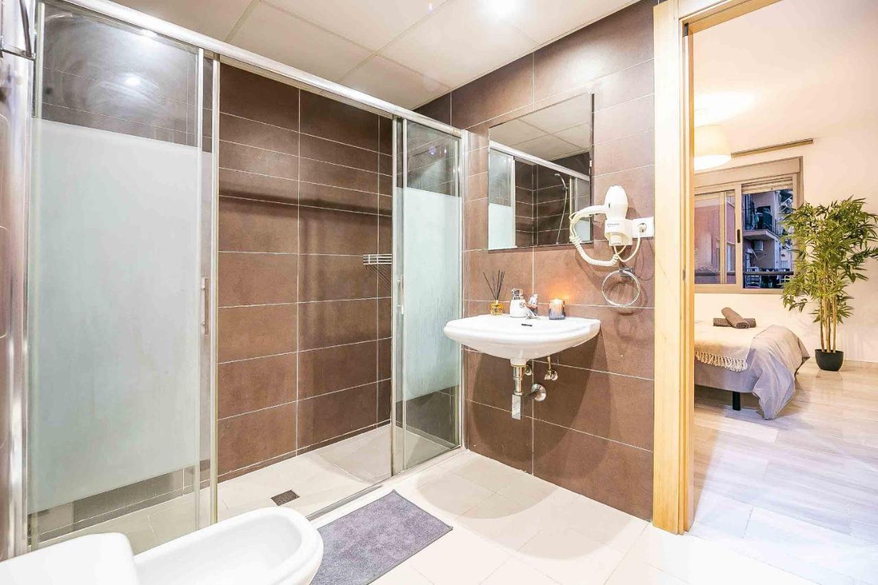 Carlos Haya Beautiful Apartment With Parking 马拉加 外观 照片